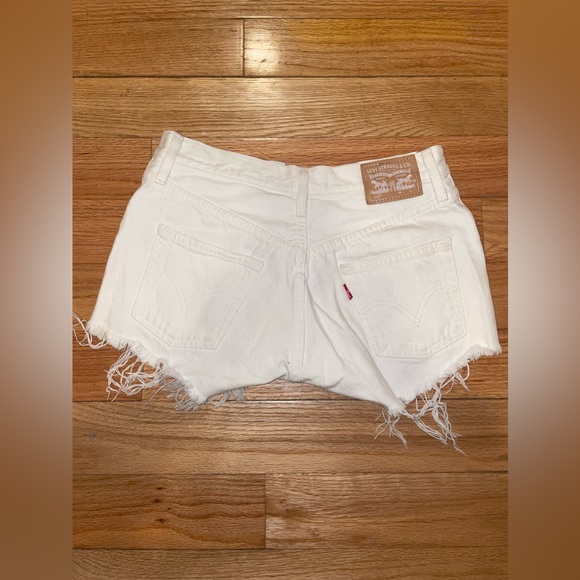 Levi’s 501 white denim shorts with five buttons size 25 - Picture 2 of 2